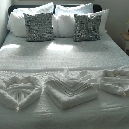 Luxury With 4 Bedrooms Apartment *