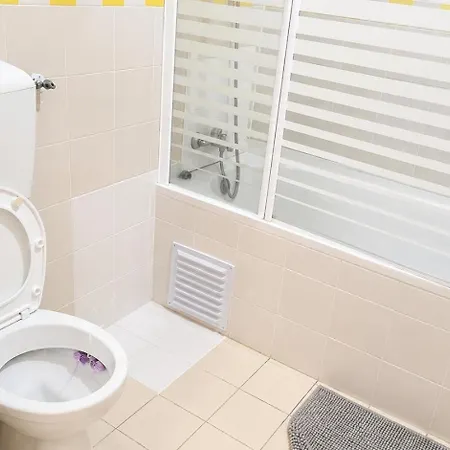 Spacious With 4 Bedrooms * Lisbon