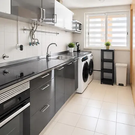 Spacious With 4 Bedrooms *