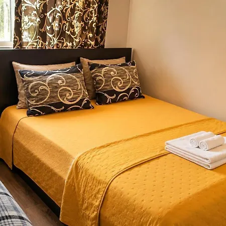 Spacious With 4 Bedrooms Apartment