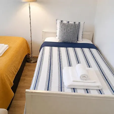 Lejlighed Spacious With 4 Bedrooms *