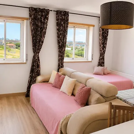 Spacious With 4 Bedrooms * Lisbon