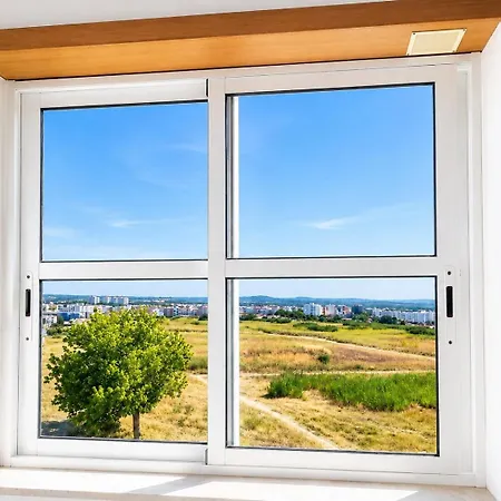 Spacious With 4 Bedrooms Apartment *