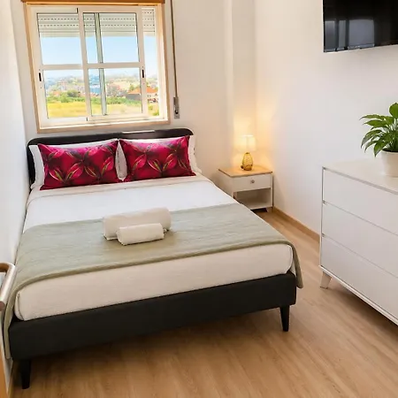 Spacious With 4 Bedrooms Apartment Lisbon