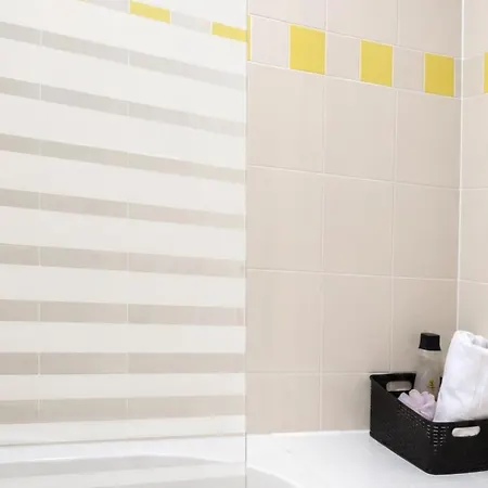 Apartment Spacious With 4 Bedrooms *