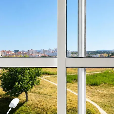 Spacious With 4 Bedrooms Lisboa