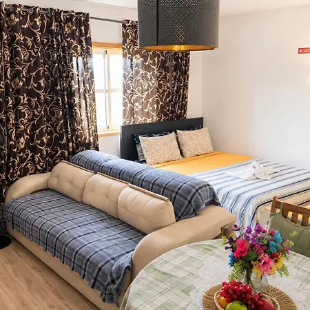 Spacious With 4 Bedrooms Lejlighed *